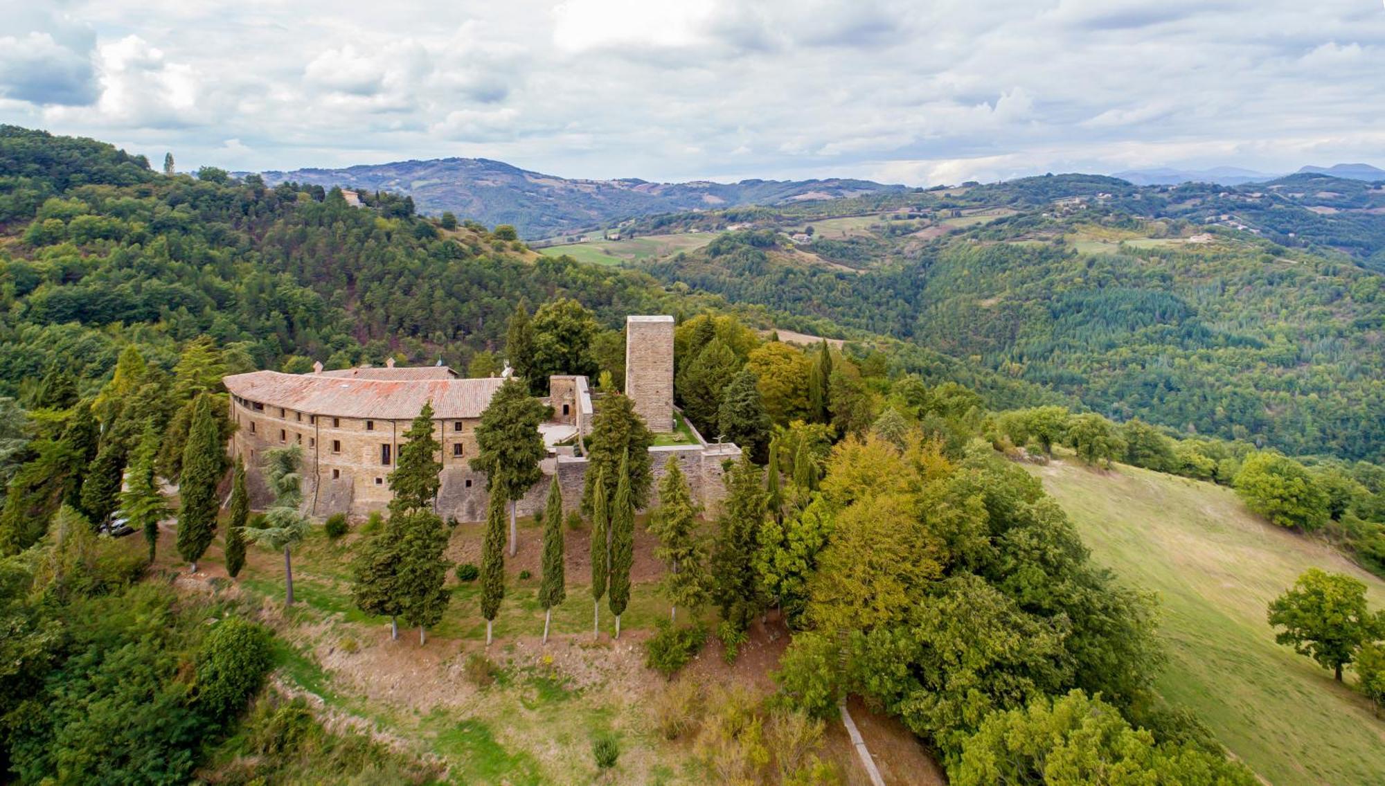 Castello Di Petroia 4*