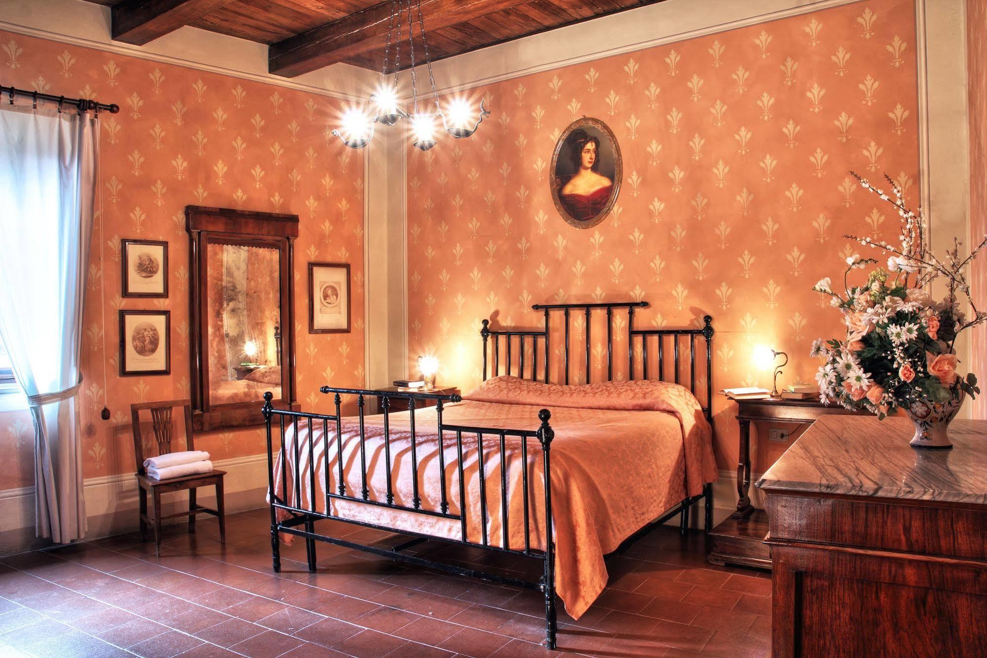 Castello Di Petroia Hotel 4*