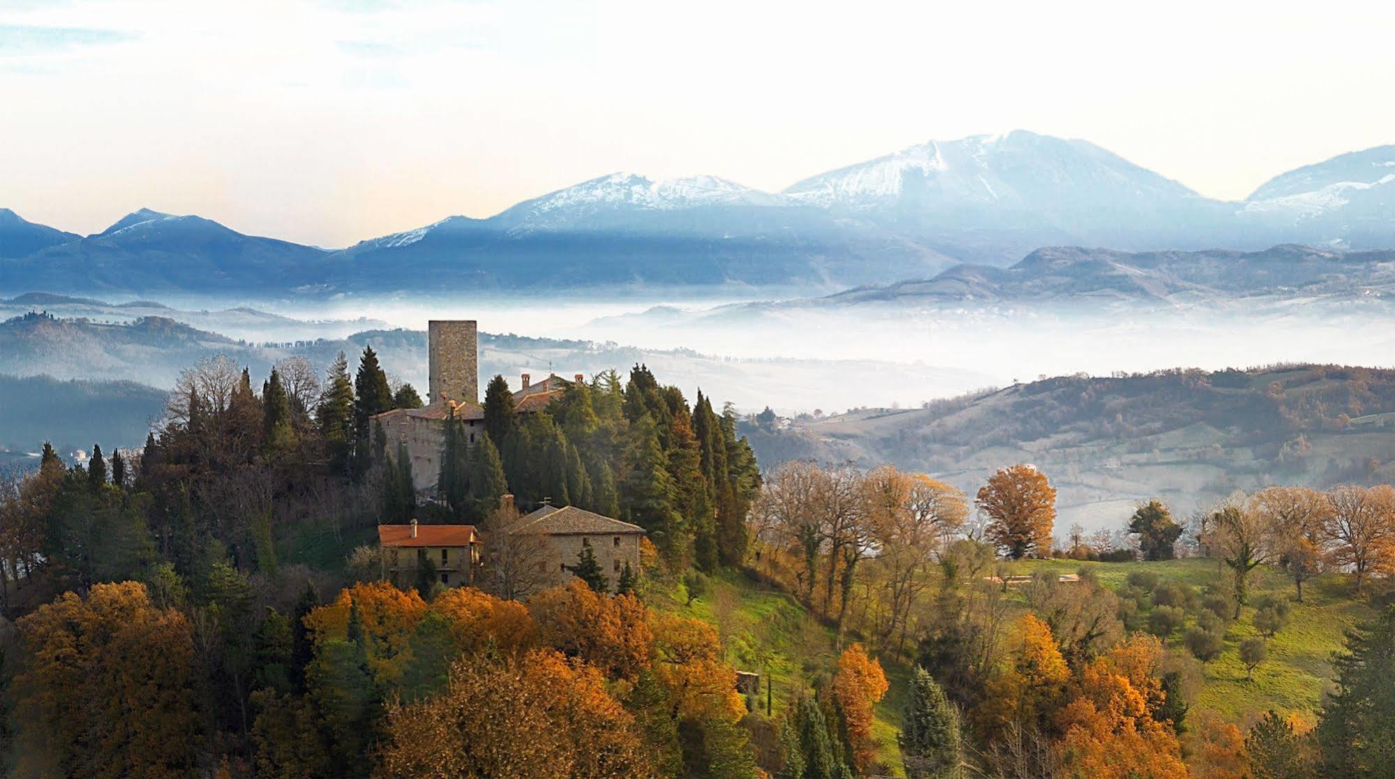Castello Di Petroia Hotel